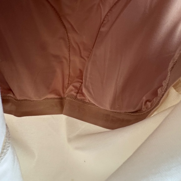 OGL - Women's Cream Sleeveless Top built in bra! NWT - Picture 5 of 5